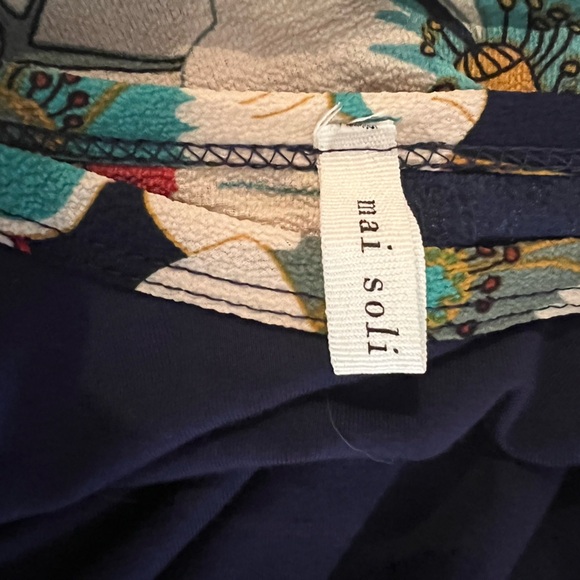 Mai Soli Floral along Sleeve Top Size Small - Picture 4 of 5